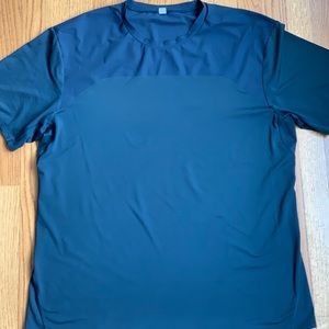 Men’s Lululemon XXL Short Sleeve Shirt